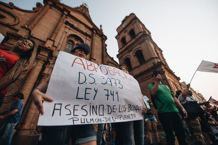 Protestas en todo Bolivia denuncian las leyes que han permitido la quema de bosques. Kev Alemán