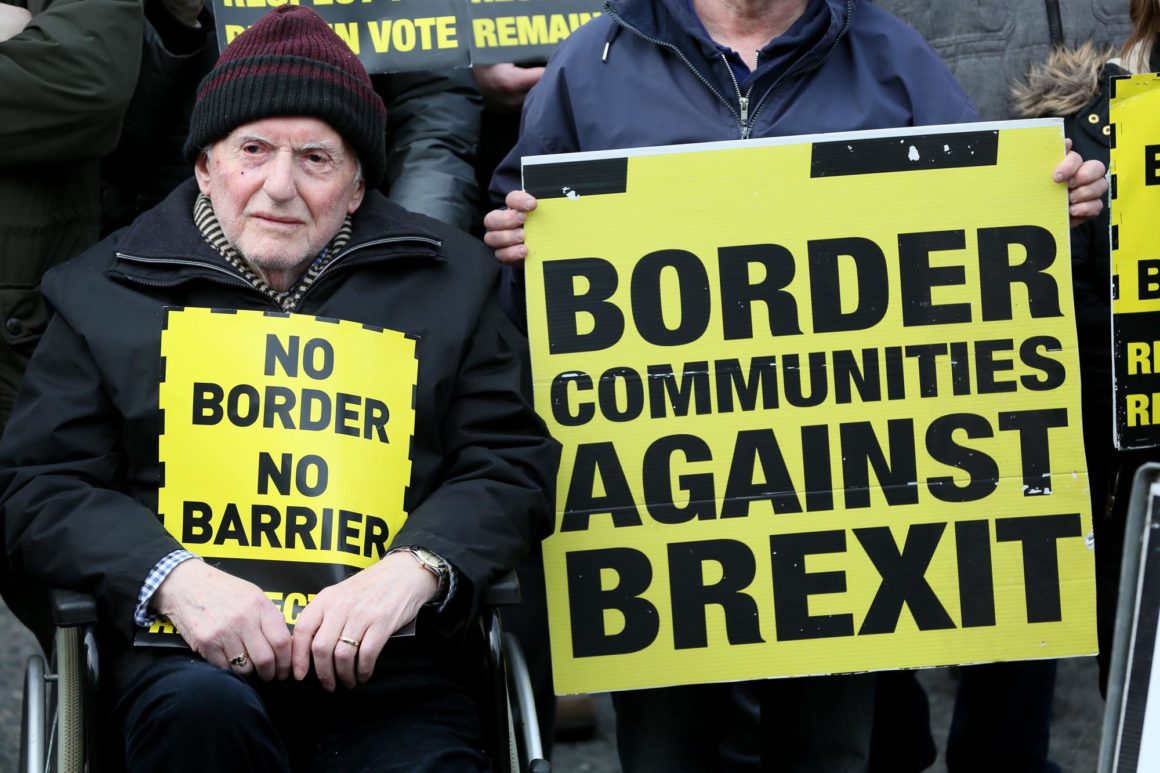 manifestación contra la reinstauracion de fronteras entre Irlanda e Irlanda del Norte. AFP/Paul Faith