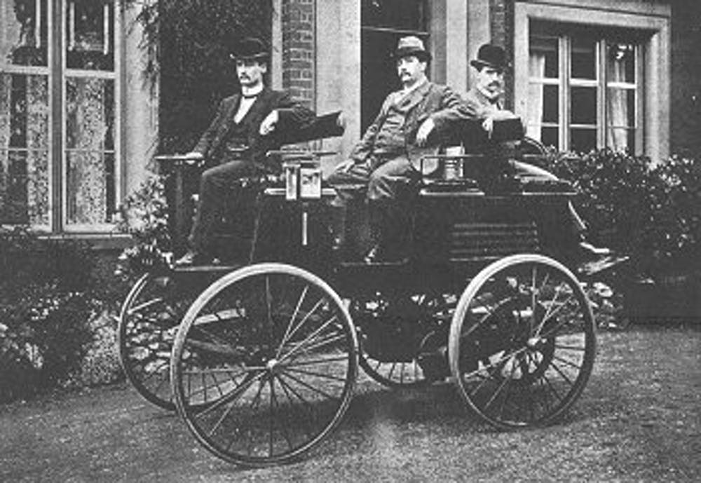 Automóvil eléctrico de Thomas Parker de 1895. Wikimedia Commons