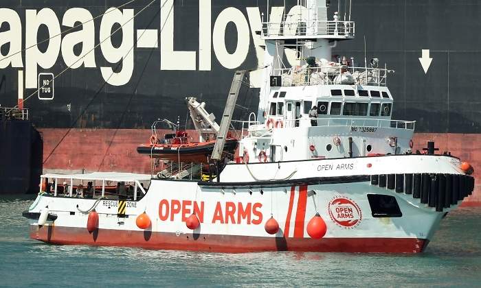 El buque Open Arms, en puerto de Barcelona. REUTERS/Albert Gea