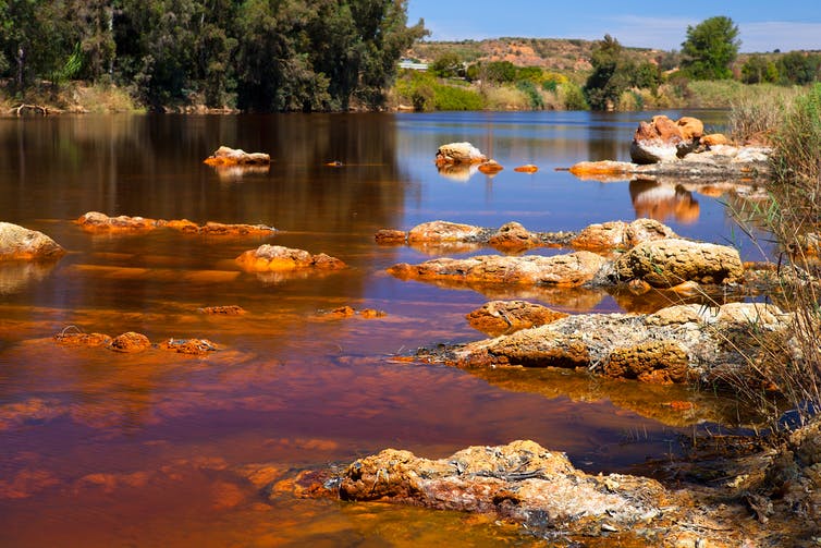 Río Tinto a su paso por Niebla (Huelva). Shutterstock/Olha Rohulya