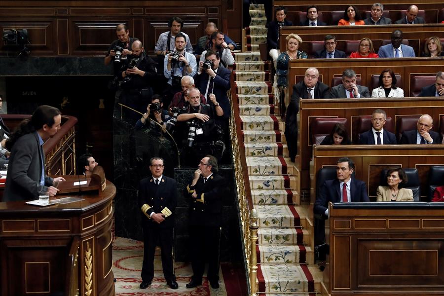 El líder de Unidas Podemos, Pablo Iglesias, interviene en la tribuna en la tercera jornada de la sesión de investidura en la que ha sido elegido presidente Pedro Sánchez. EFE/ Mariscal