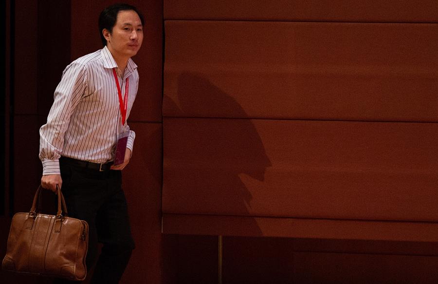 El científico chino He Jiankui , en un acto en la Universidad de Hong Kong, en noviembre de 2018. EFE/EPA/ALEX HOFFORD