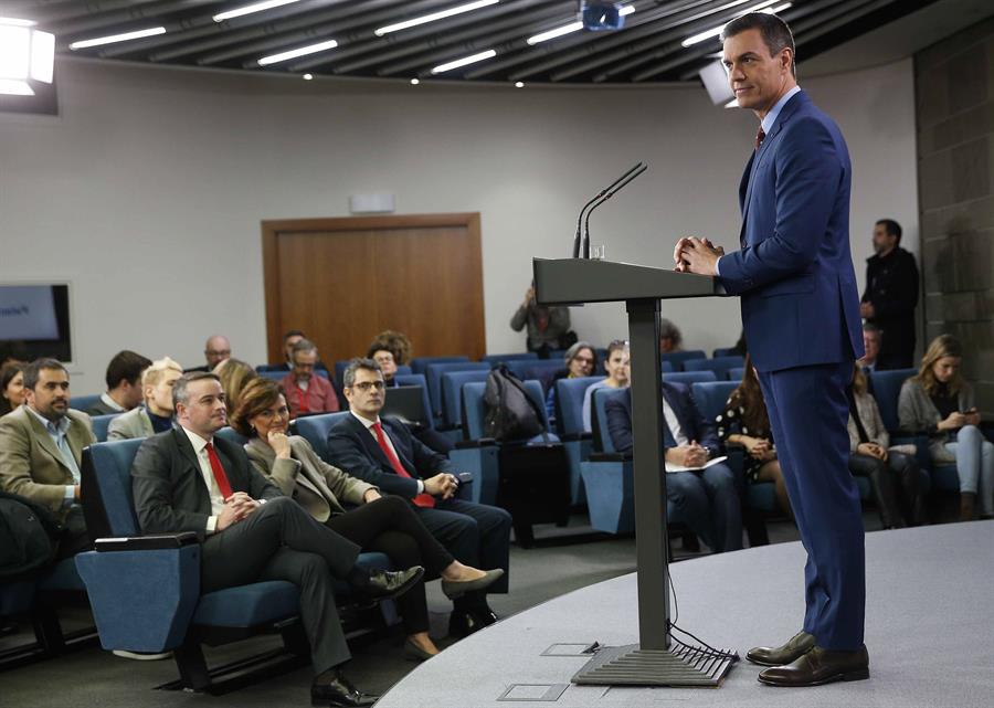 El presidente del Gobierno, Pedro Sánchez, en la comparecencia ante los medios en el Palacio de la Moncloa, en la que informó de la formación de su nuevo Gobierno. EFE/Paco Campos