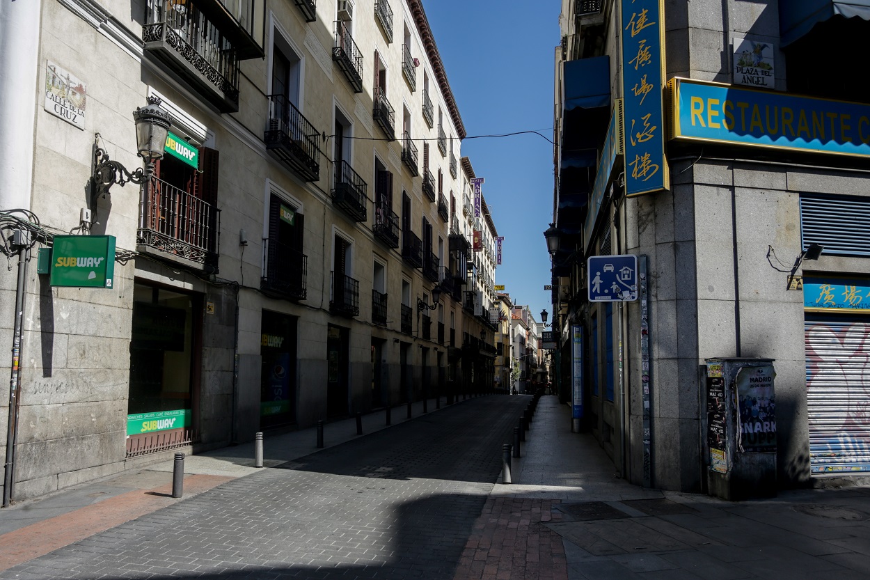 Vista de la madrileña calle de la Cruz, en el centro de la capital. E.P./Ricardo Rubio