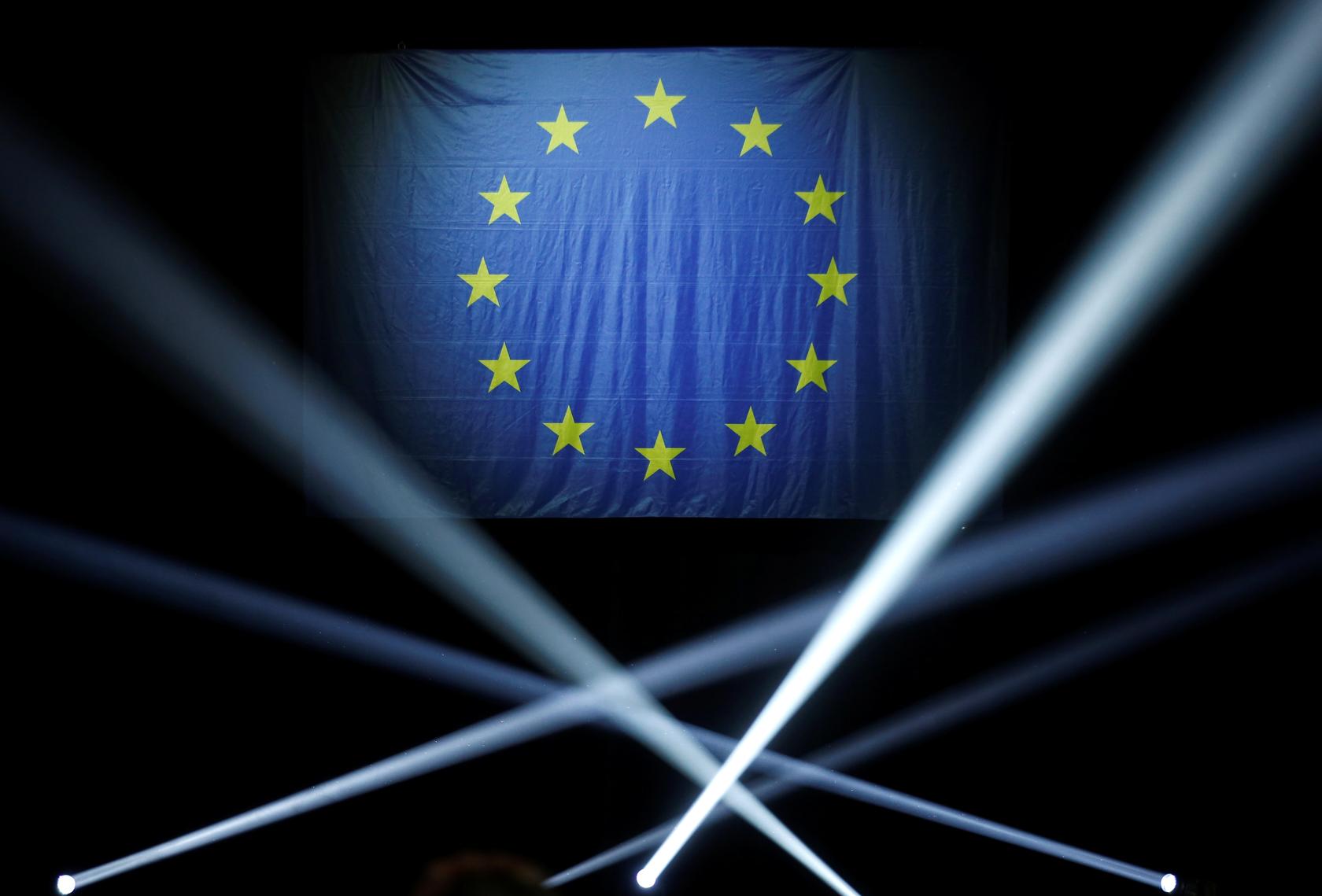 La bandera de la UE en un mitin en Estrasburgo, durante la campaña para las elecciones europeas. REUTERS / Vincent Kessler