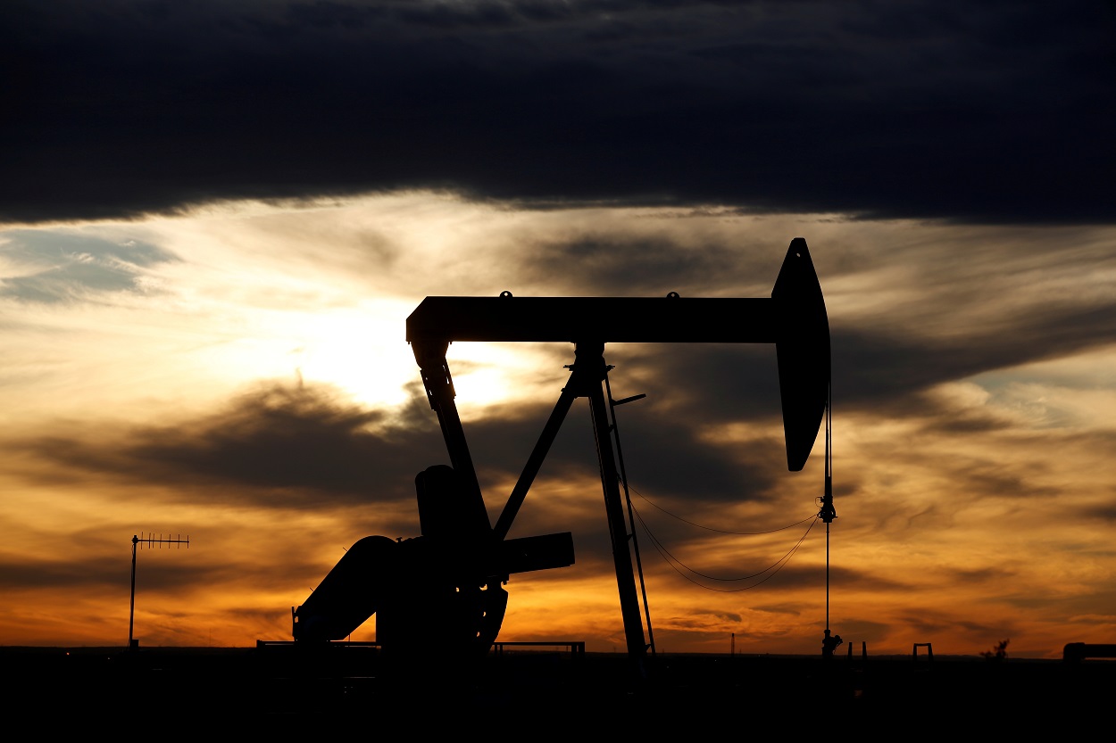 Bomba de extrancción de crudo en un campo petrolífero en Texas (EEUU). REUTERS/Angus Mordant