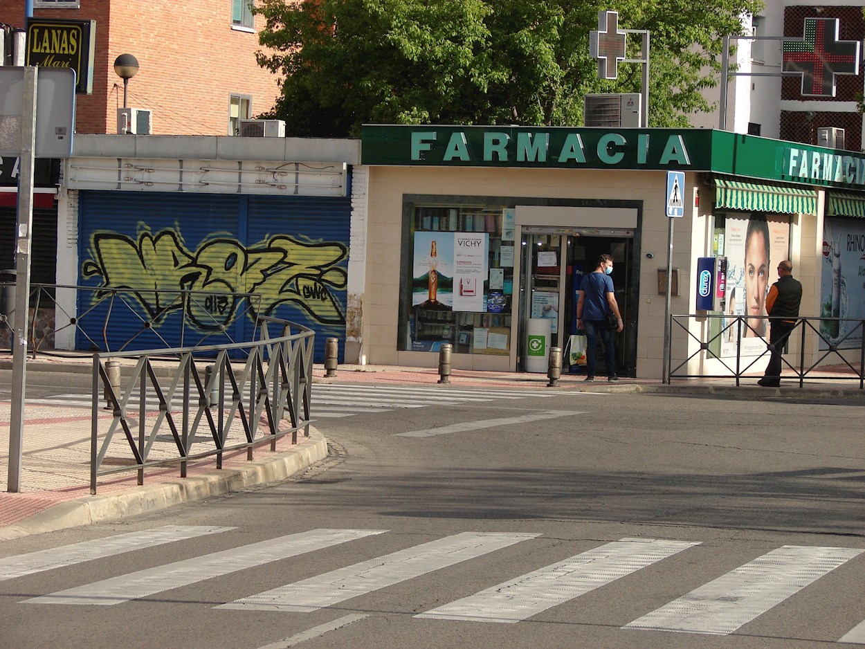 Vista de una farmacia en la localidad madrileña de Leganés. EFE/ Jesús Valbuena