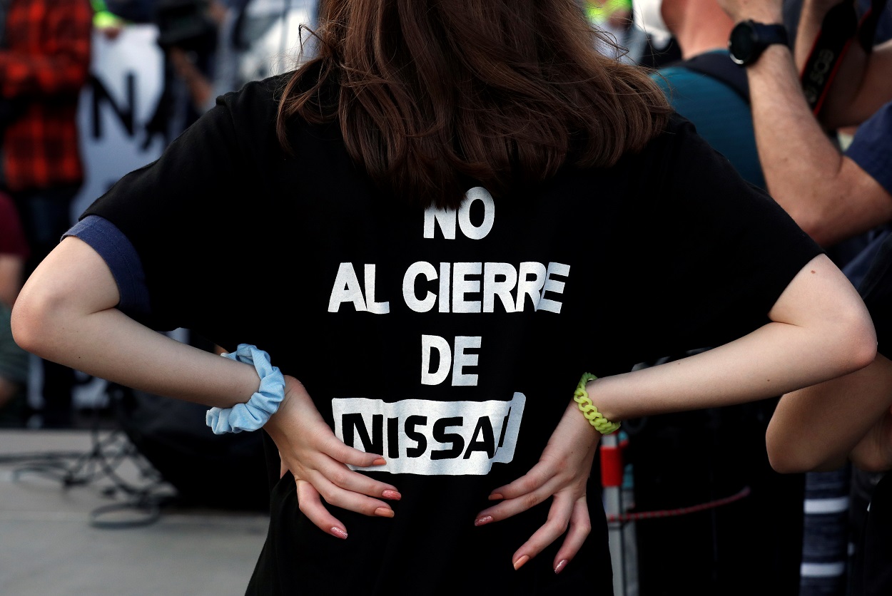 Una mujer en las protestas contras el cierre de la factoría de Nissan en la Zona Franca de Barcelona. REUTERS/Albert Gea