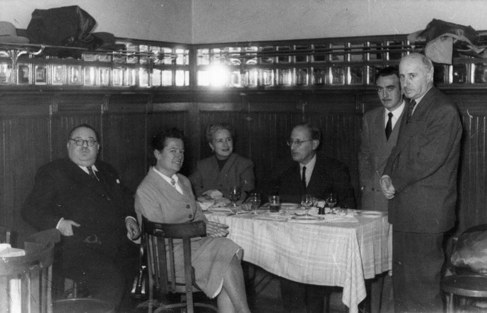Cayetano Alcázar, Carmen Conde, Amanda Junquera, Jorge Guillén y Antonio Oliver, Madrid, octubre de 1951. Patronato Carmen Conde-Antonio Oliver / Pinterest