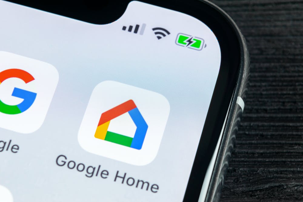 La aplicación Google Home sirve para controlar los ‘dispositivos inteligentes’ de la casa. Shutterstock / BigTunaOnline