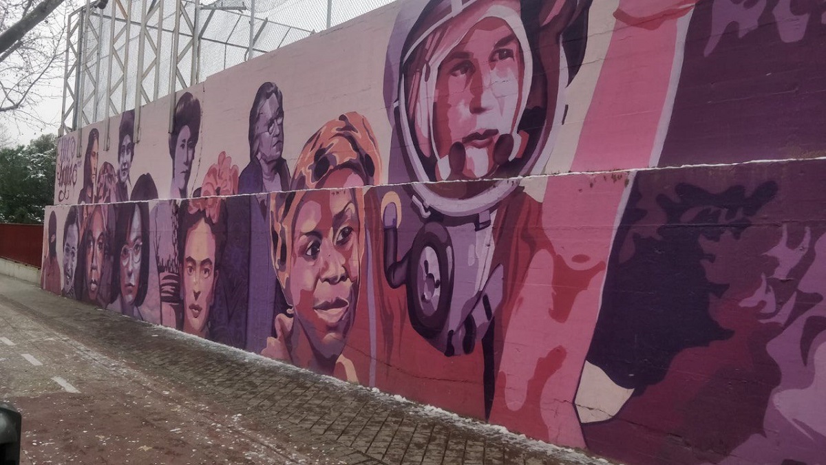 Mural feminista en el barrio de La Concepción de Madrid. — UNLOGIC