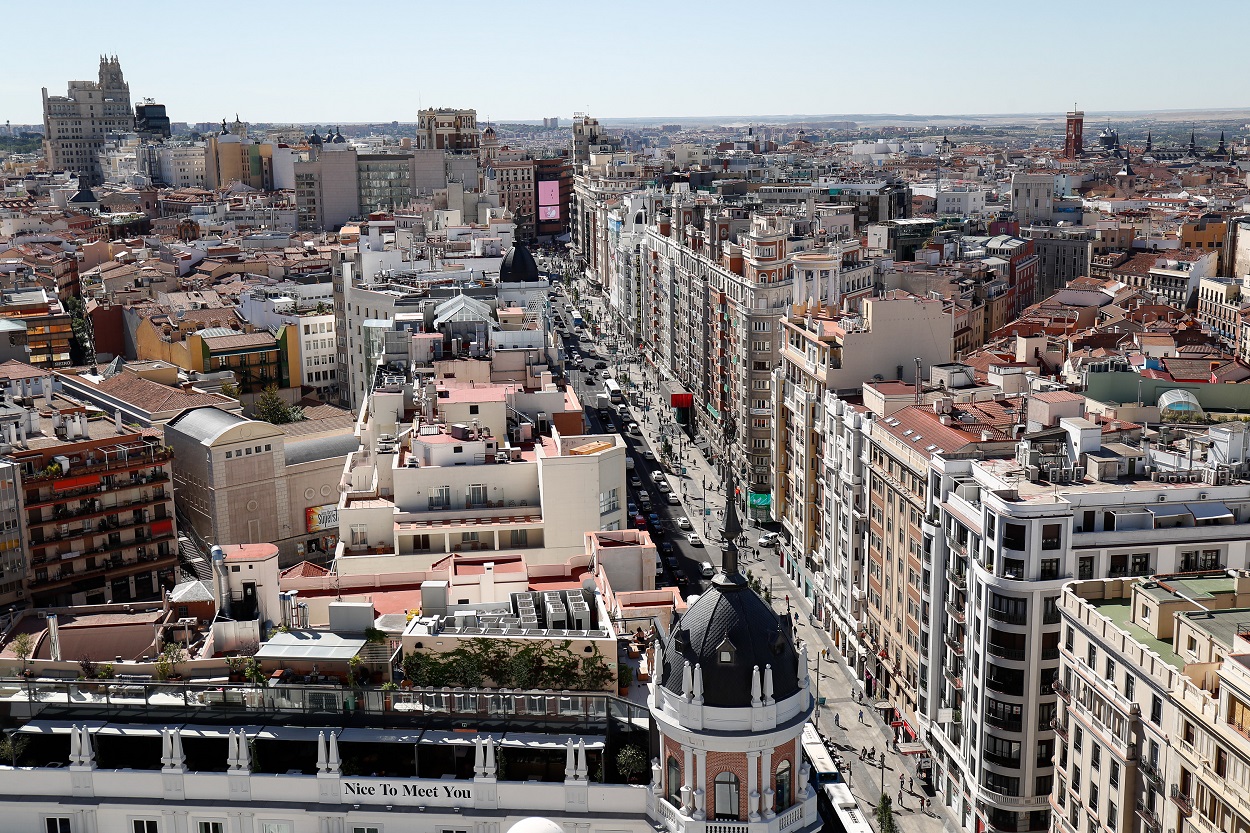 Vista de de las casas y edificios en las calles del entorno de la Gran Vía de Madrid. E.P./Óscar J.Barroso