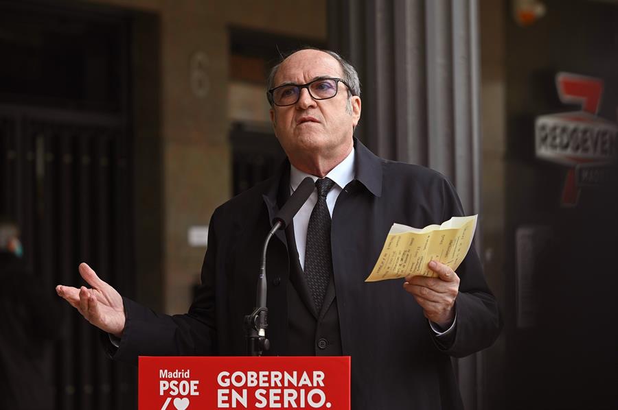 El candidato socialista a la presidencia de la Comunidad de Madrid, Ángel Gabilondo durante un acto electoral celebrado en Arganda del Rey en Madrid este viernes. EFE/ Fernando Villar