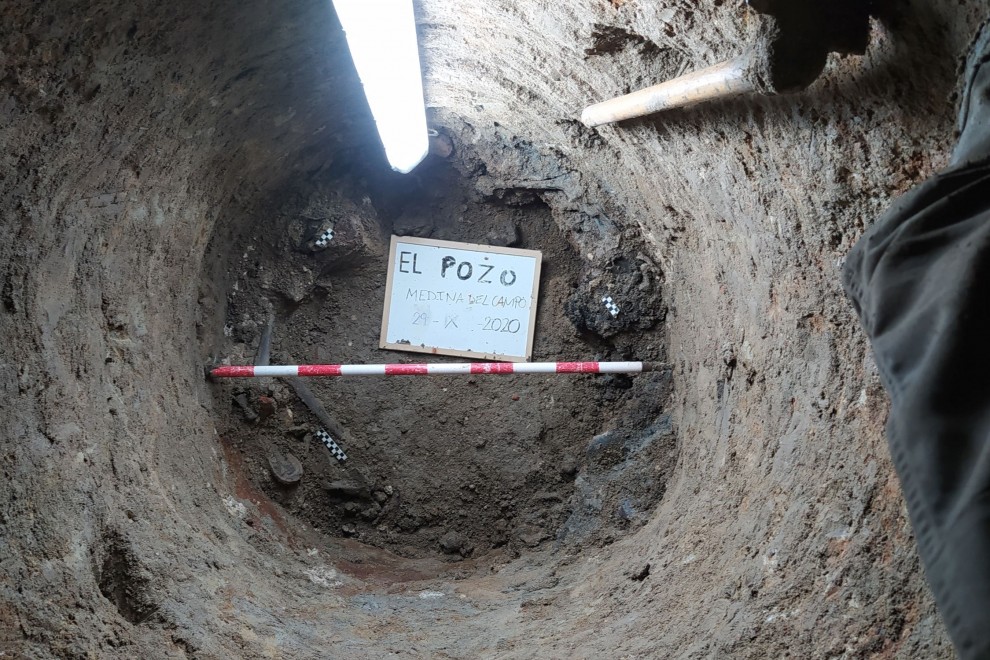  Foto general de ‘El Pozo’, situada a escasos kilómetros de Medina del Campo, donde la ARMH de Valladolid ha encontrado restos humanos a 31 metros bajo tierra.-. — ARMH VALLADOLID