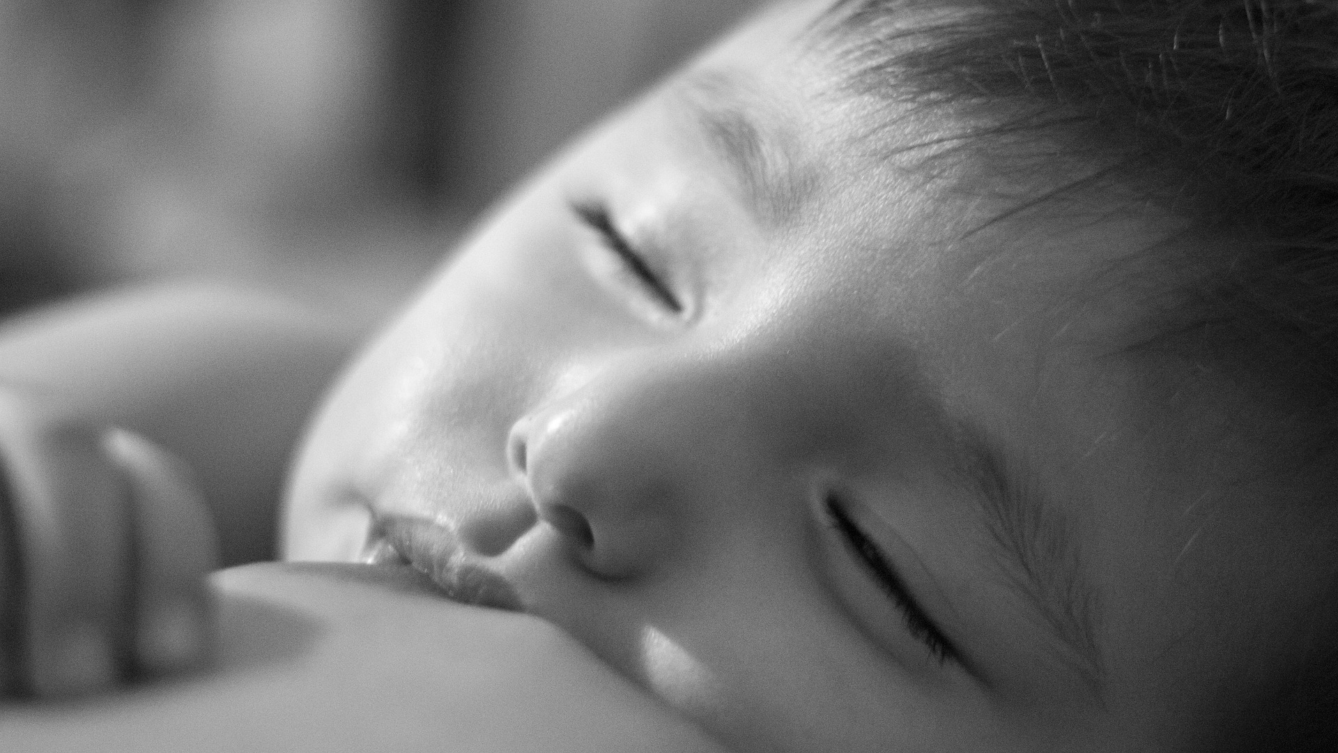 Bebé lactando. -PIxabay