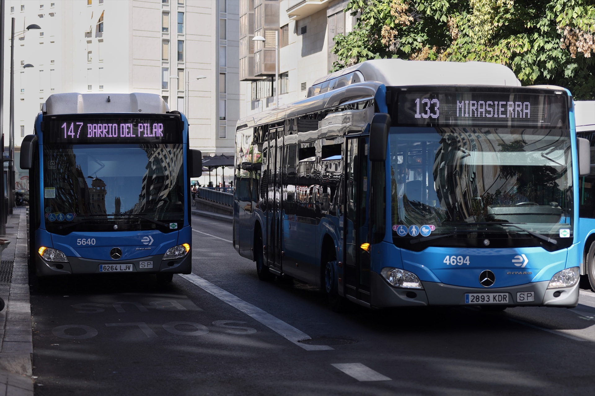 Dos autobuses de las líneas 147 y 133 de la Empresa Municipal de Transportes madrileña (EMT). -Eduardo Parra / Europa Press