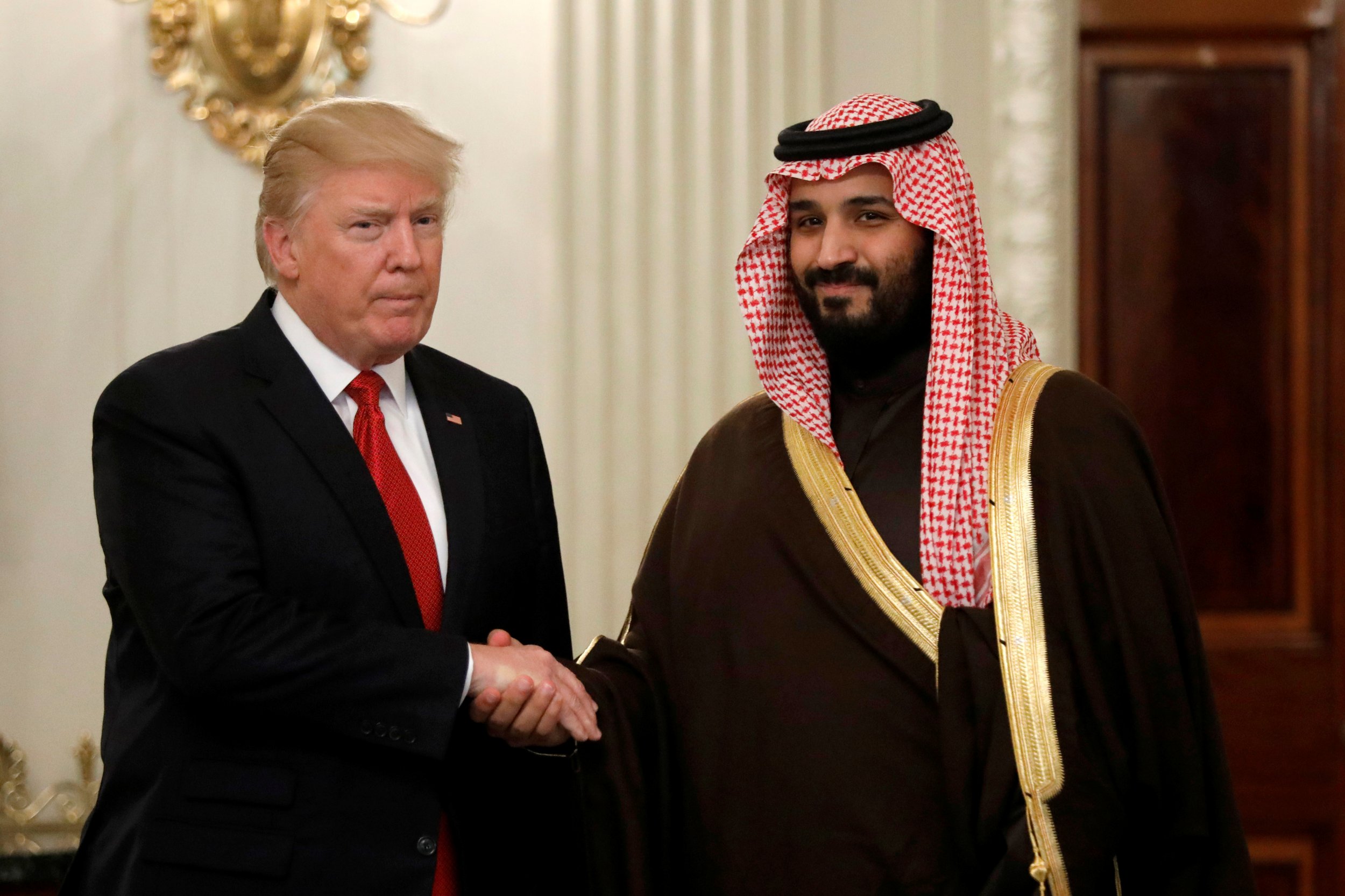 El presidente de EEUU, Donald Trump, y el heredero saudí Mohammed bin Salman, en la Casa Blanca, en Washington, en marzo de 2017. REUTERS/Kevin Lamarque