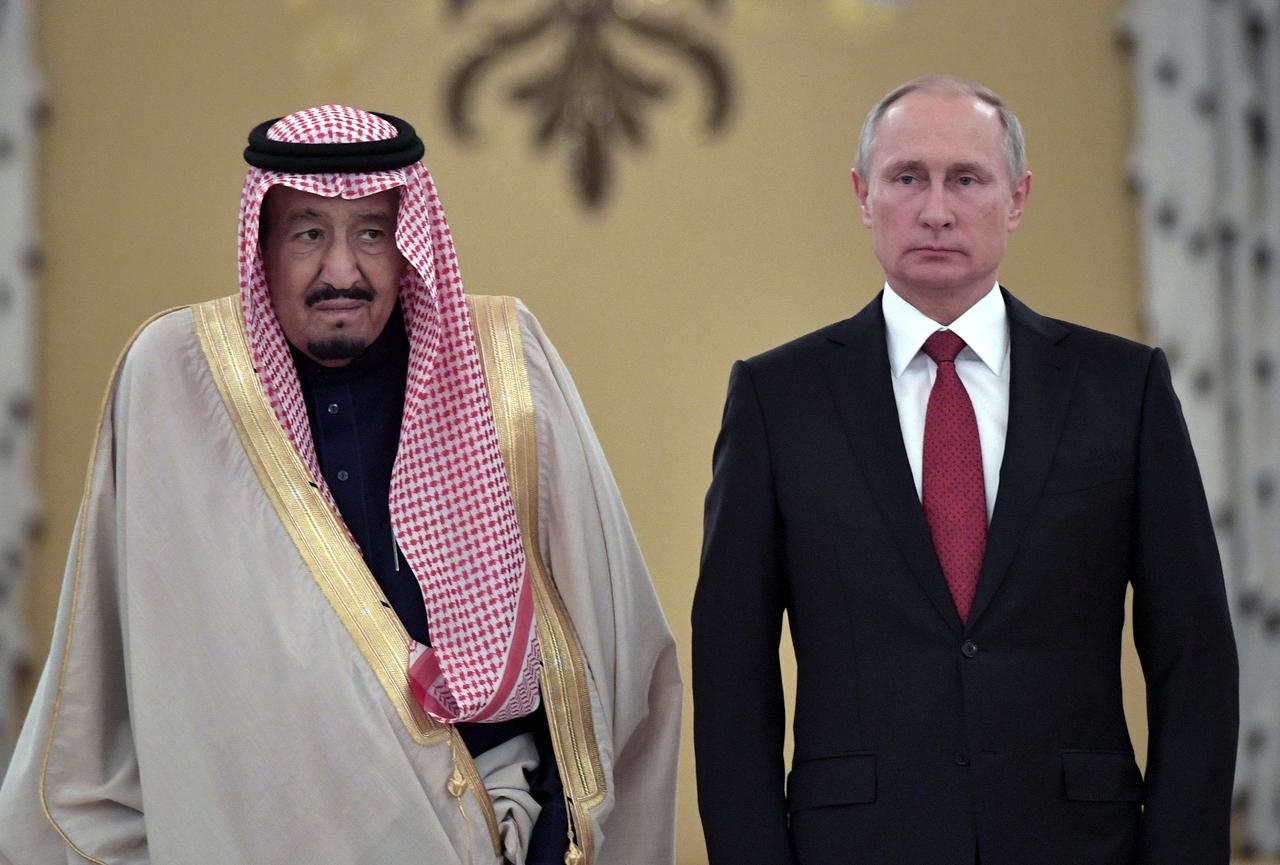 El presidente ruso Vladimir Putin y el rey Salman de Arabia Saudií, en un encuentro en el Kremlin, en Moscú, en octubre de 2017. REUTERS/Alexei Nikolsky