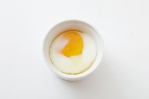 Huevo escalfado o pochado al microondas. 