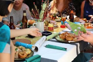Los suecos a veces no invitan a comer y nosotros hacemos ruido… Raras costumbres en la mesa