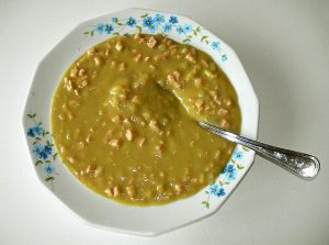 Sopa de guisantes secos. 