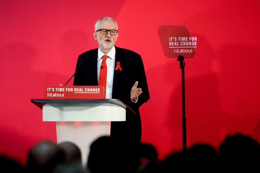 El líder del Partido Laborista británico, Jeremy Corbyn, en un acto de campaña en York para las elecciones en Reino Unido del día 12 de diciembre. EFE/EPA/STRINGER
