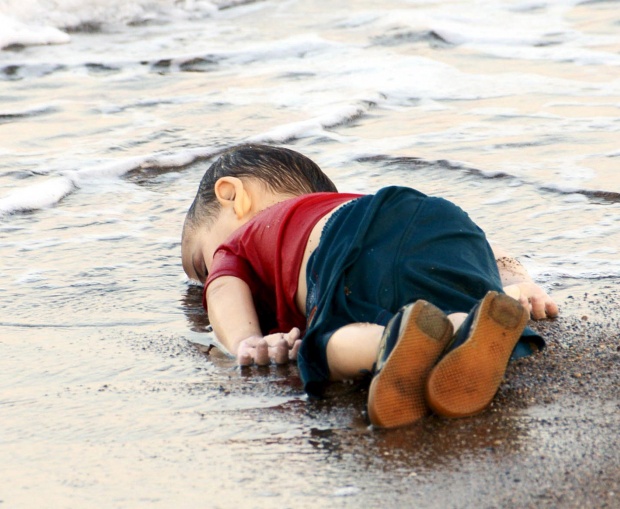 Las playas del señor Ministro (del Interior) español: “Empatía cero, crueldad y psicopatía”