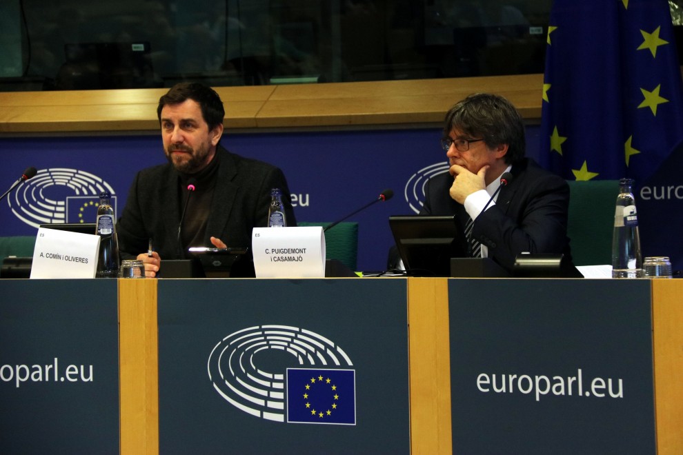 Toni Comín i Carles Puigdemont al Parlament Europeu, en una imatge d'arxiu. — Nazaret Romero / NAZARET ROMERO
