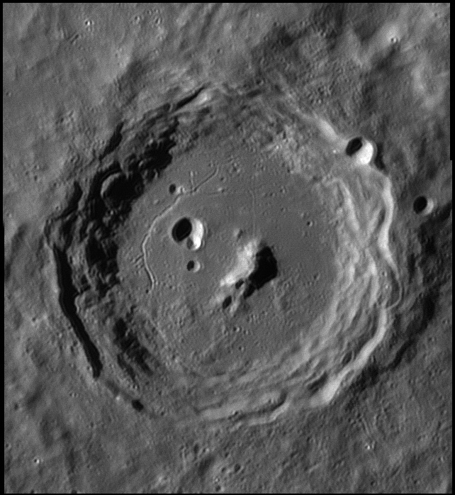 El cráter Azarquiel, Luna.