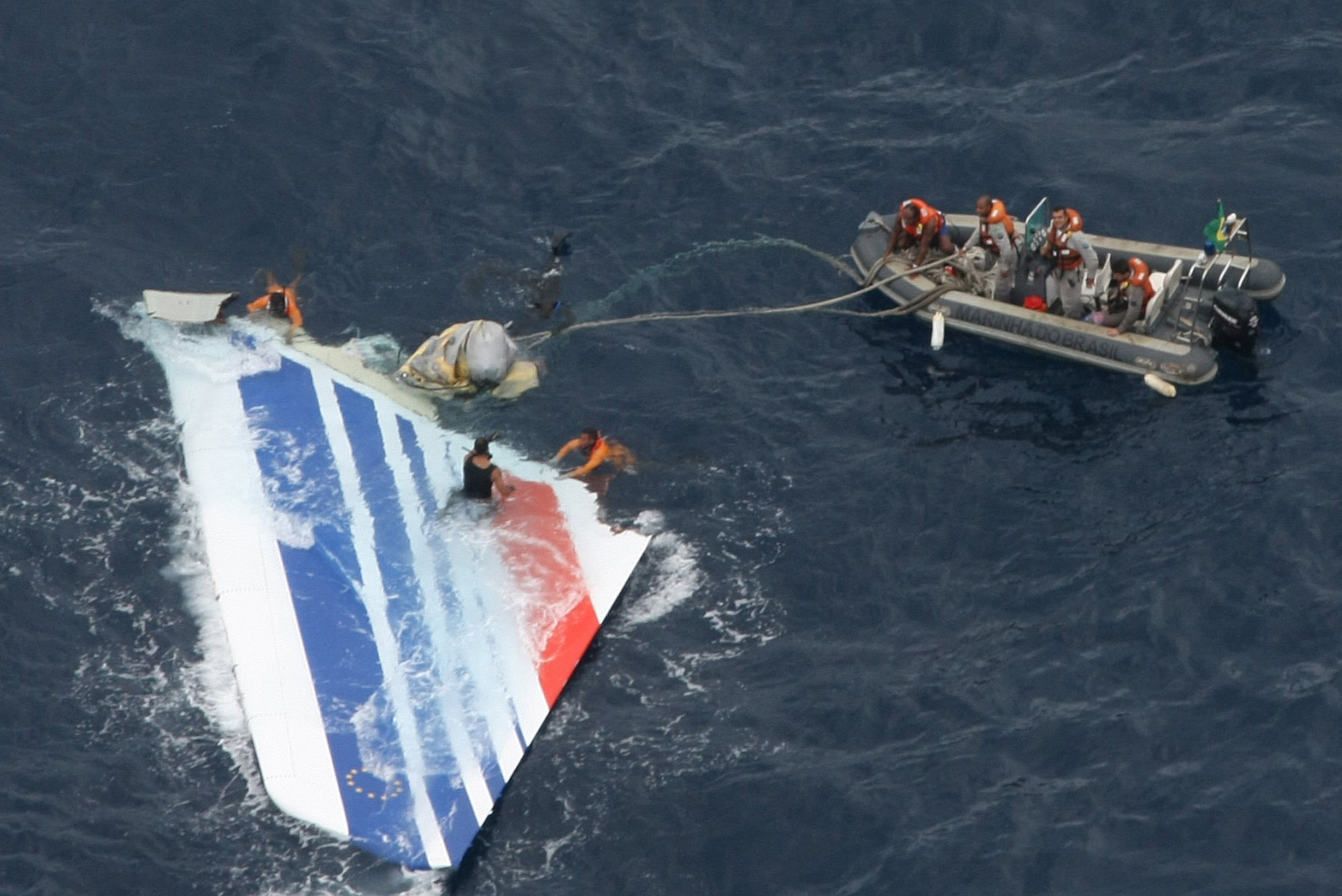 La Armada del Brasil recupera la deriva del Air France 447.