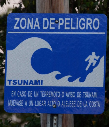 Cartel de información para tsunamis en Puerto Rico