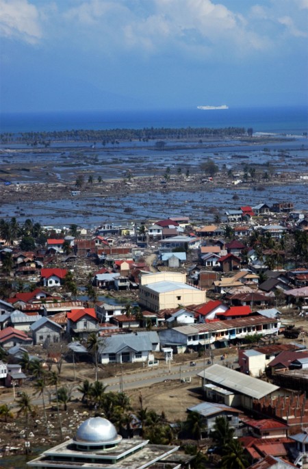 Tsunami de 2004 en Banda Aceh, Indonesia.