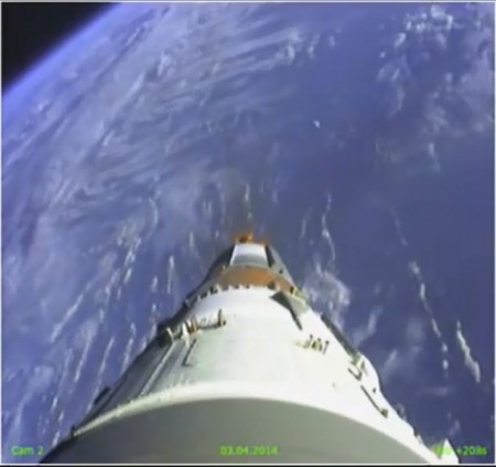 El mundo visto desde lo alto de la línea Kármán a bordo de un cohete Soyuz.
