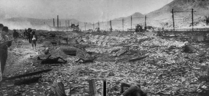 Nagasaki a la mañana siguiente del bombardeo atómico