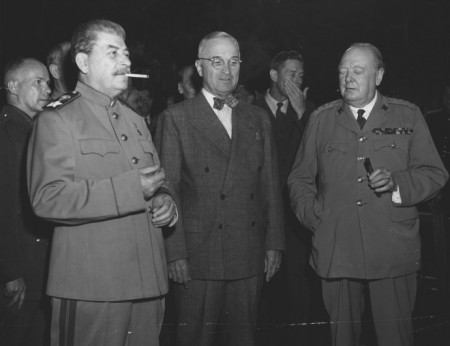 Iósif Stalin, Harry Truman y Winston Churchill en la Conferencia de Potsdam, 17 de julio de 1945.