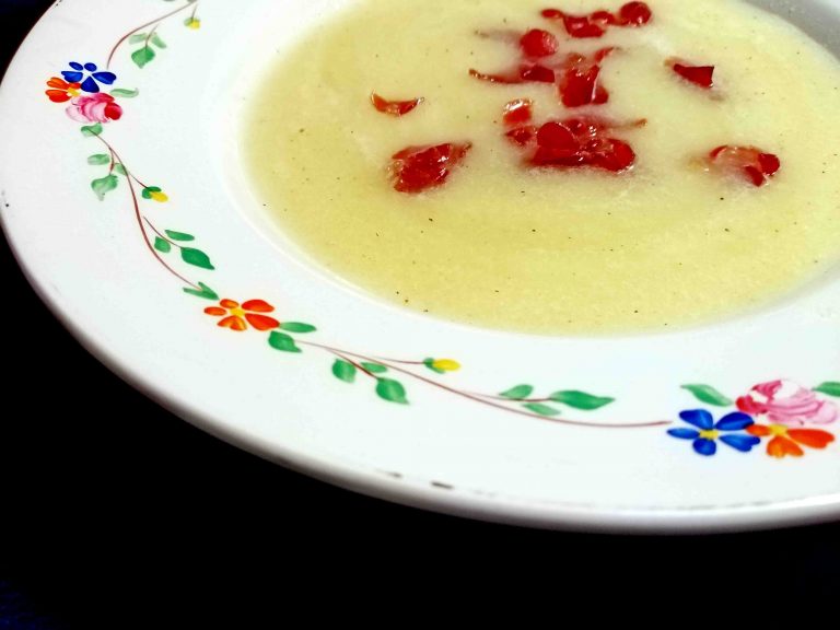 Sopa fría de melón con crujiente de jamón y menta Sopa-fria-melon-jamon-768x576