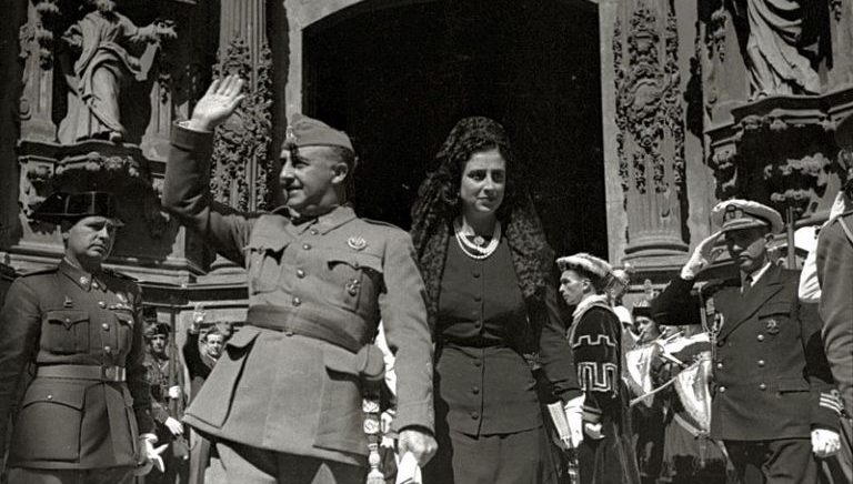 Francisco Franco i la seva esposa Carmen Polo / Wikipedia